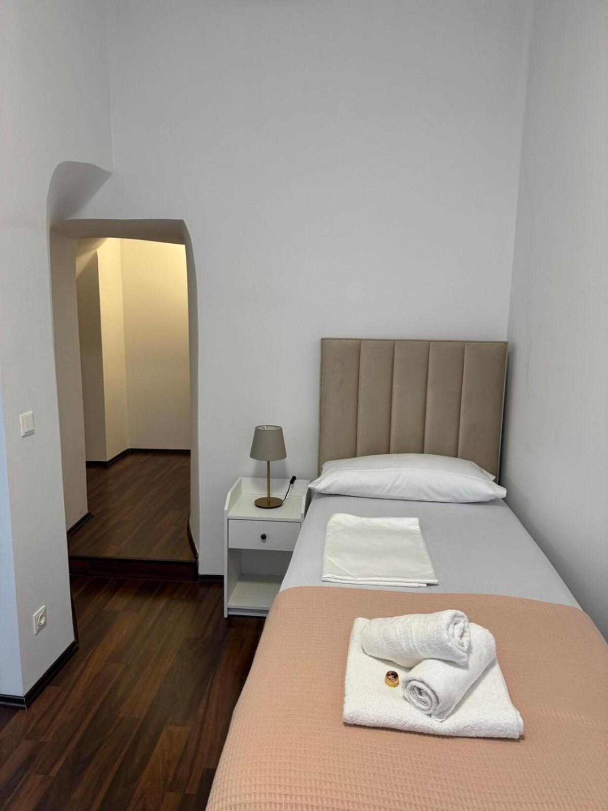 Apartment In Heart Of 4 *