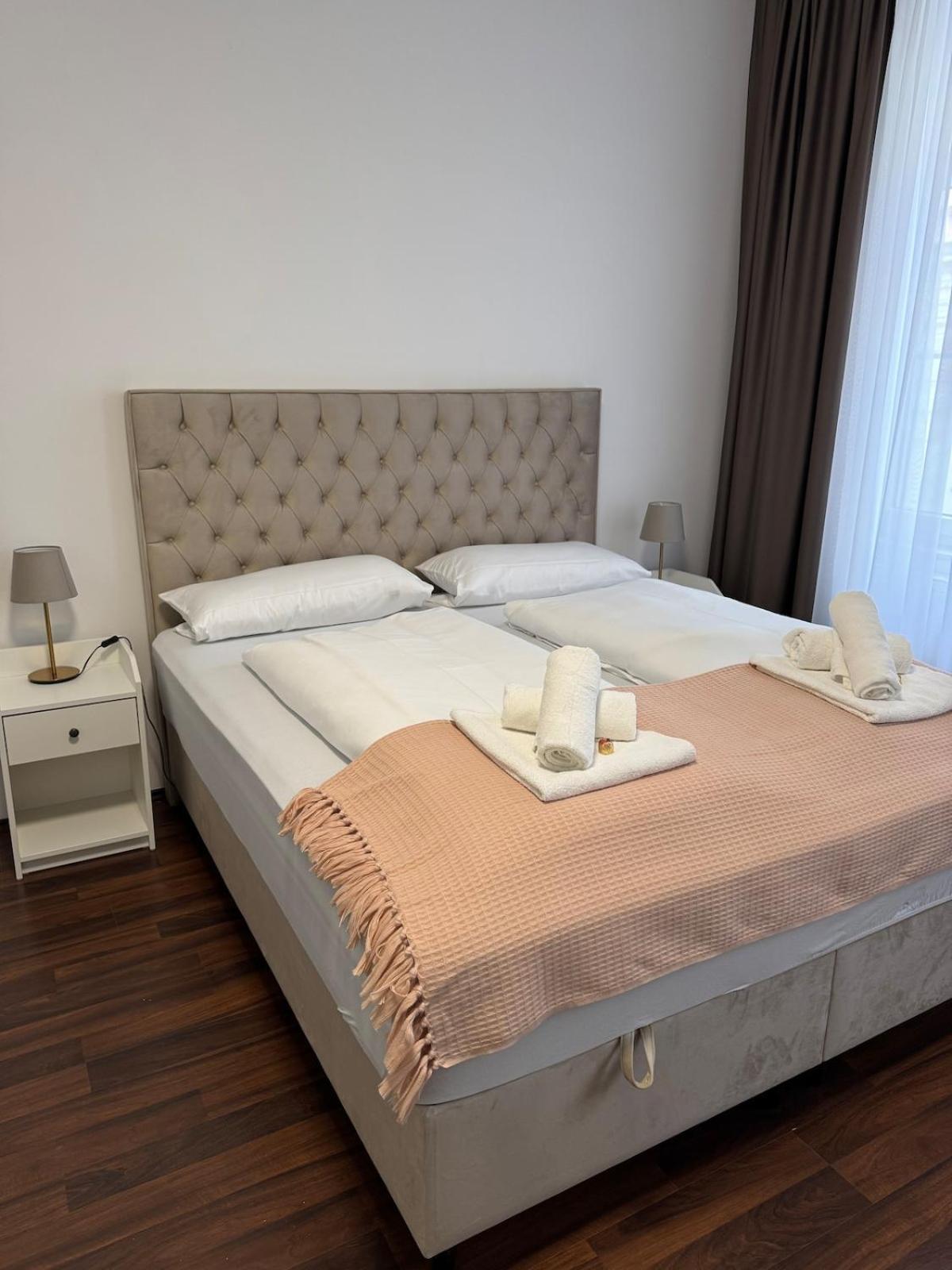 Apartment In Heart Of 4